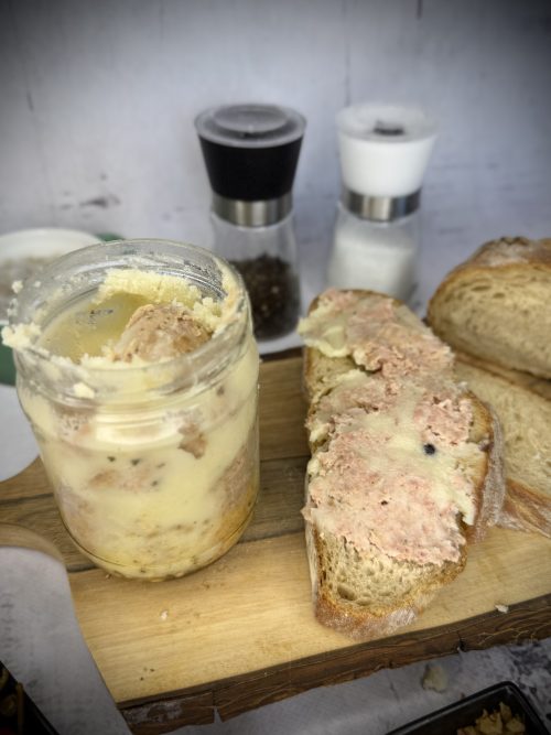 Kiełbasa Biała Ziołowa w Smalcu 500g